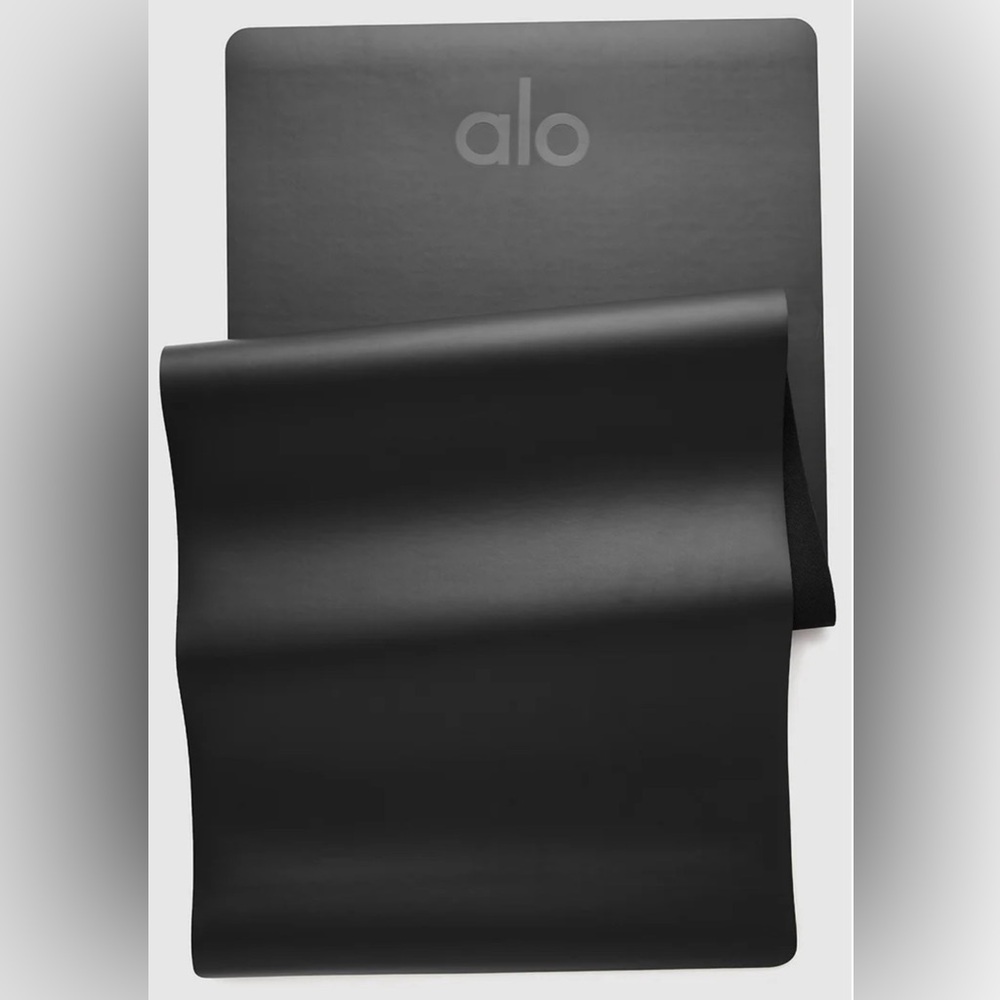 NEW Alo yoga Warrior Mat Black